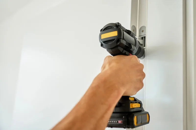 Serrurier professionnel en intervention — Serrurier Paris Pas Cher, Paris